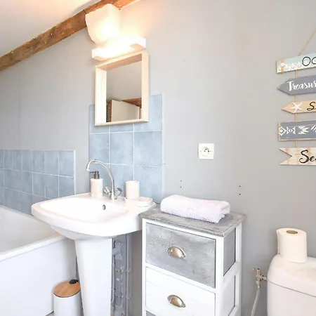 2 Bedroom Amazing Home In Saint-Germain-Du-Pert Hébergement de vacances